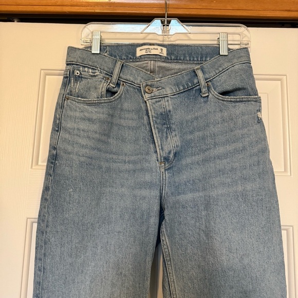 ABERCROMBIE & FITCH The Dad High Rise Jeans Light Wash - Picture 7 of 11